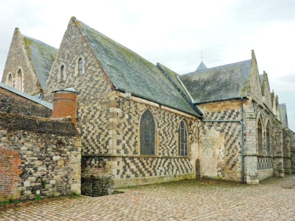 Flintstone walls, Eglise St Martin, St Valery /Somme, France