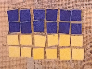 mosaique du drapeau ukrainien, (12 x 4) sur toile de verre