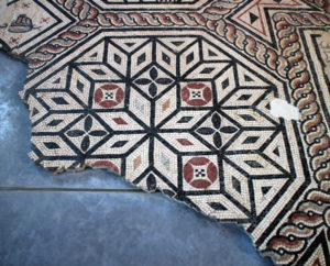 Octogone 04 de la grande mosaique romaine de Bacchus au musee de Langres